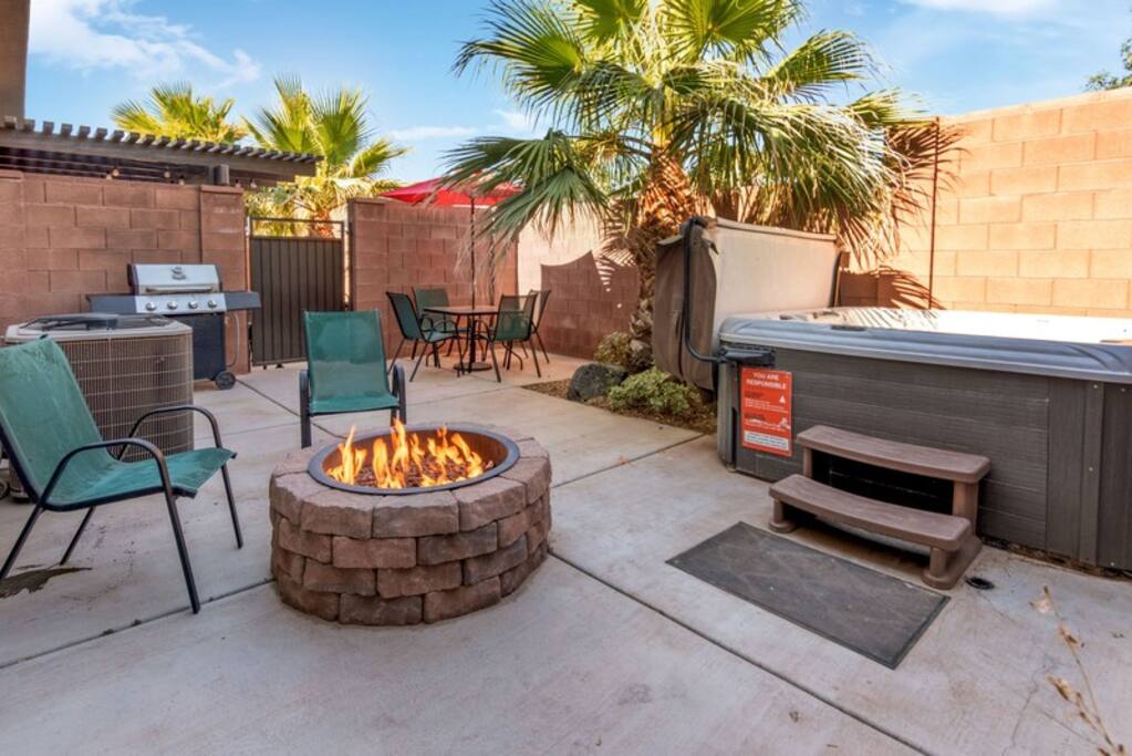 Hot Tub_King Beds_Pool_Fire Pit_BBQ