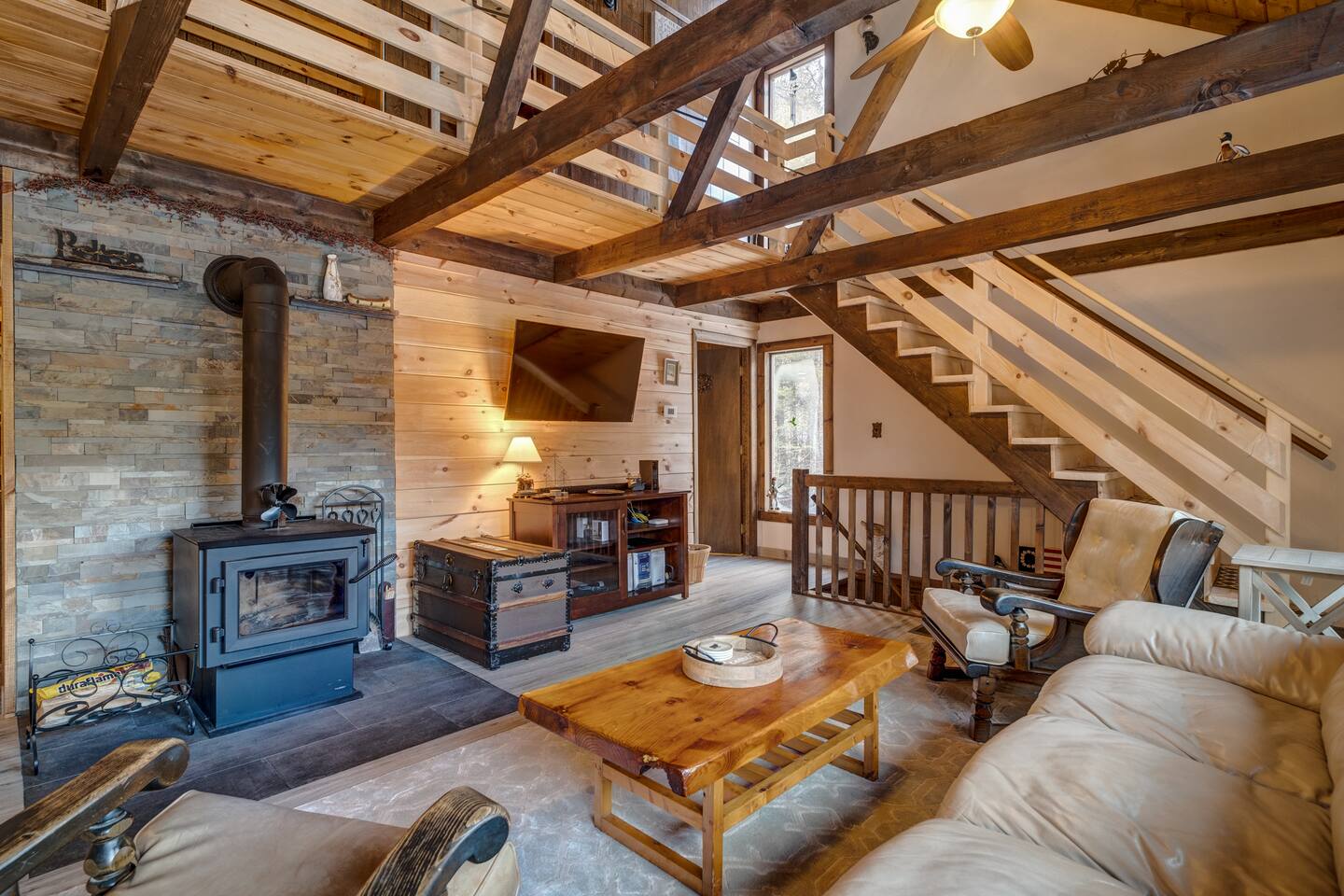 Mountain View | Ski Town | Fireplace |Hiking Trail