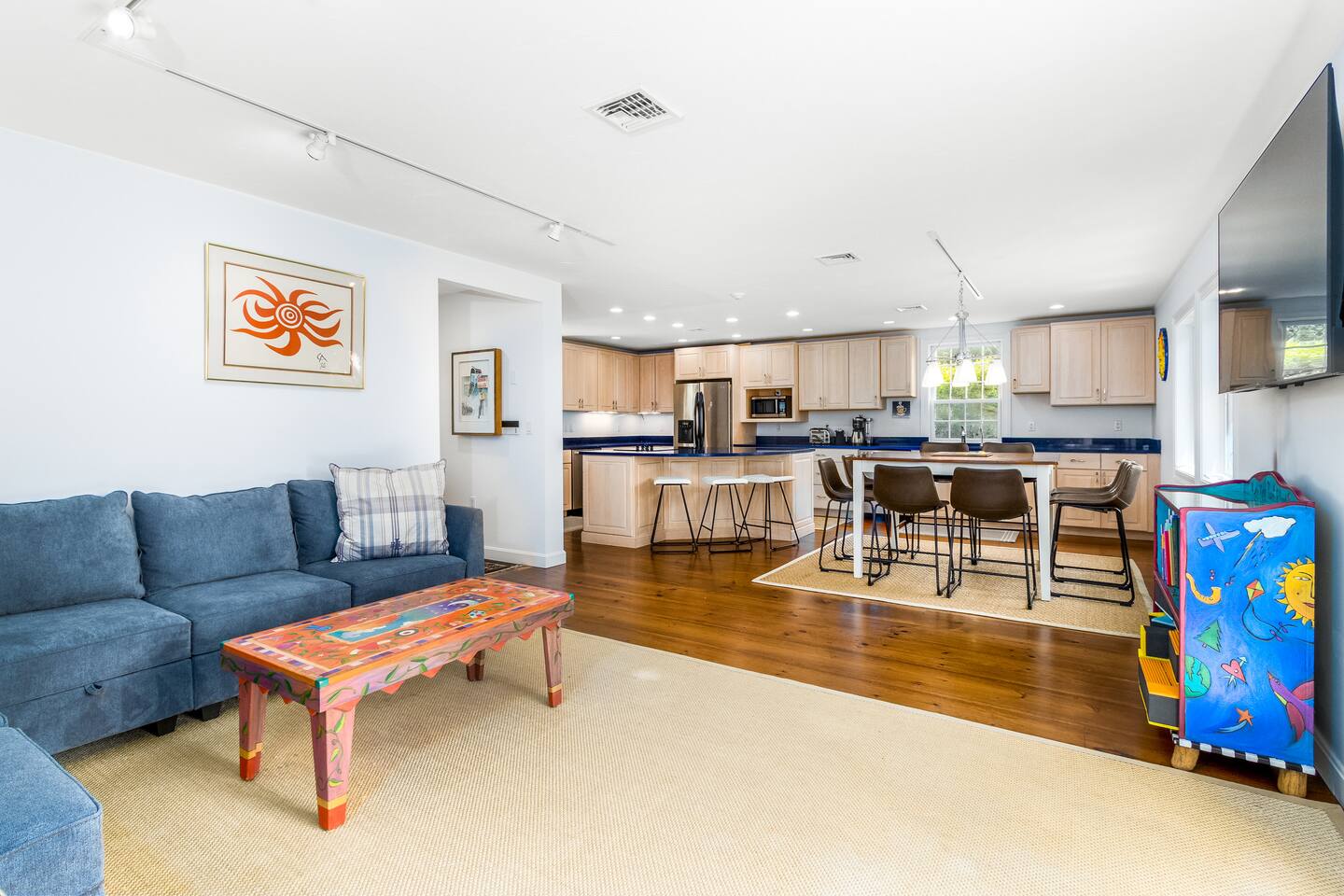 Chatham: Tennis, water views/access, pet friendly!