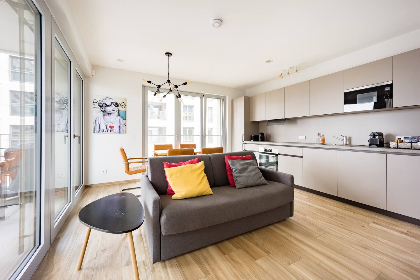 ★ A+ Location ★ 500Mbps ★ Hotel Quality ★ PARKING