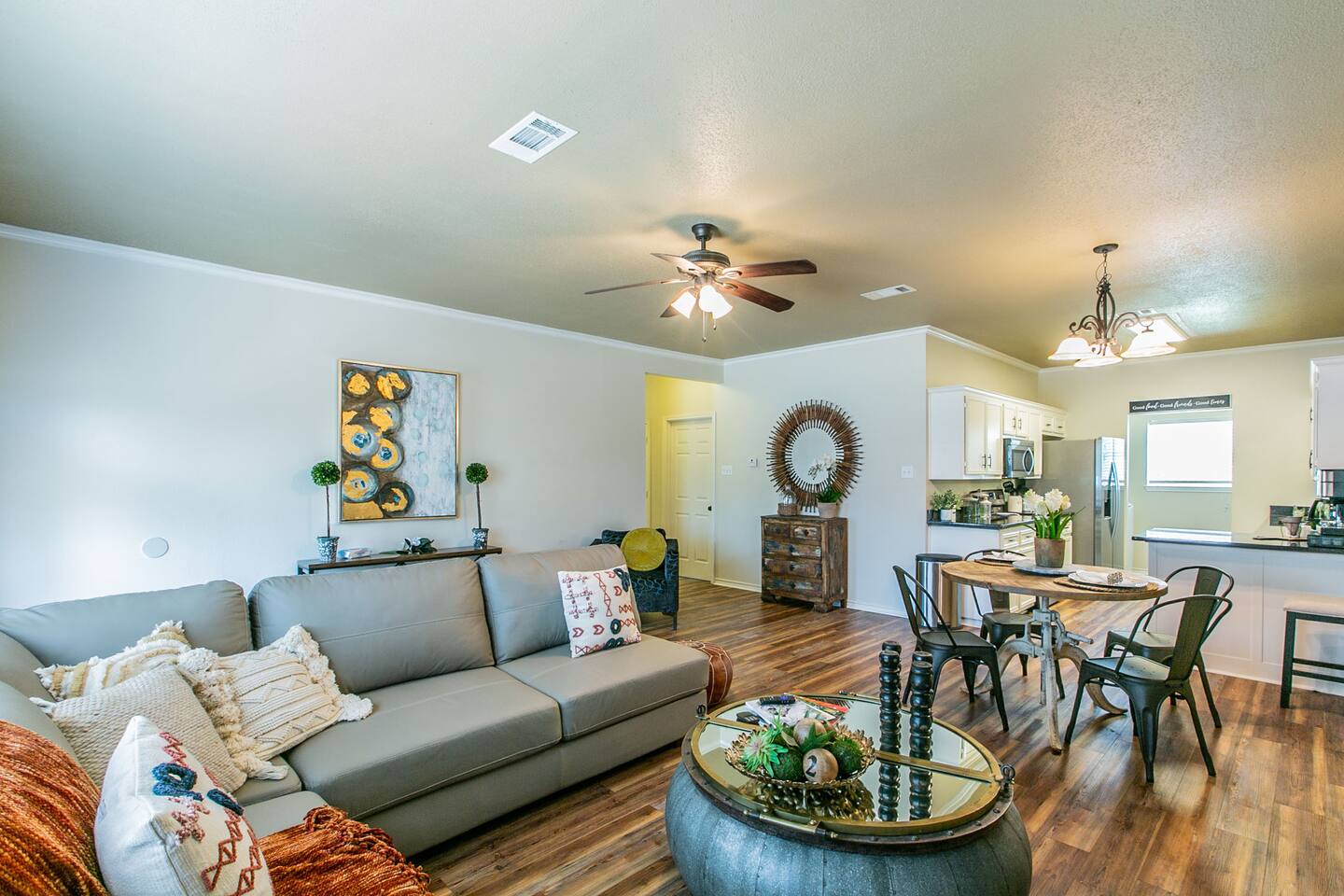 Spacious Apt2 with 3BR,2BA, 4 Blocks from Magnolia