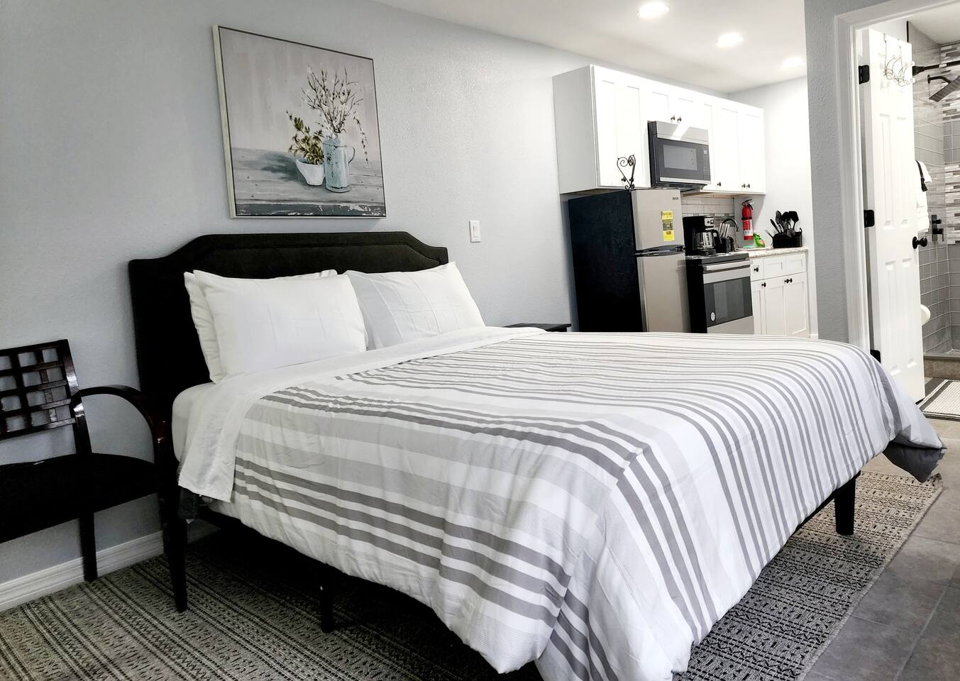 STUDIO 4A - One-Bedroom Apartment