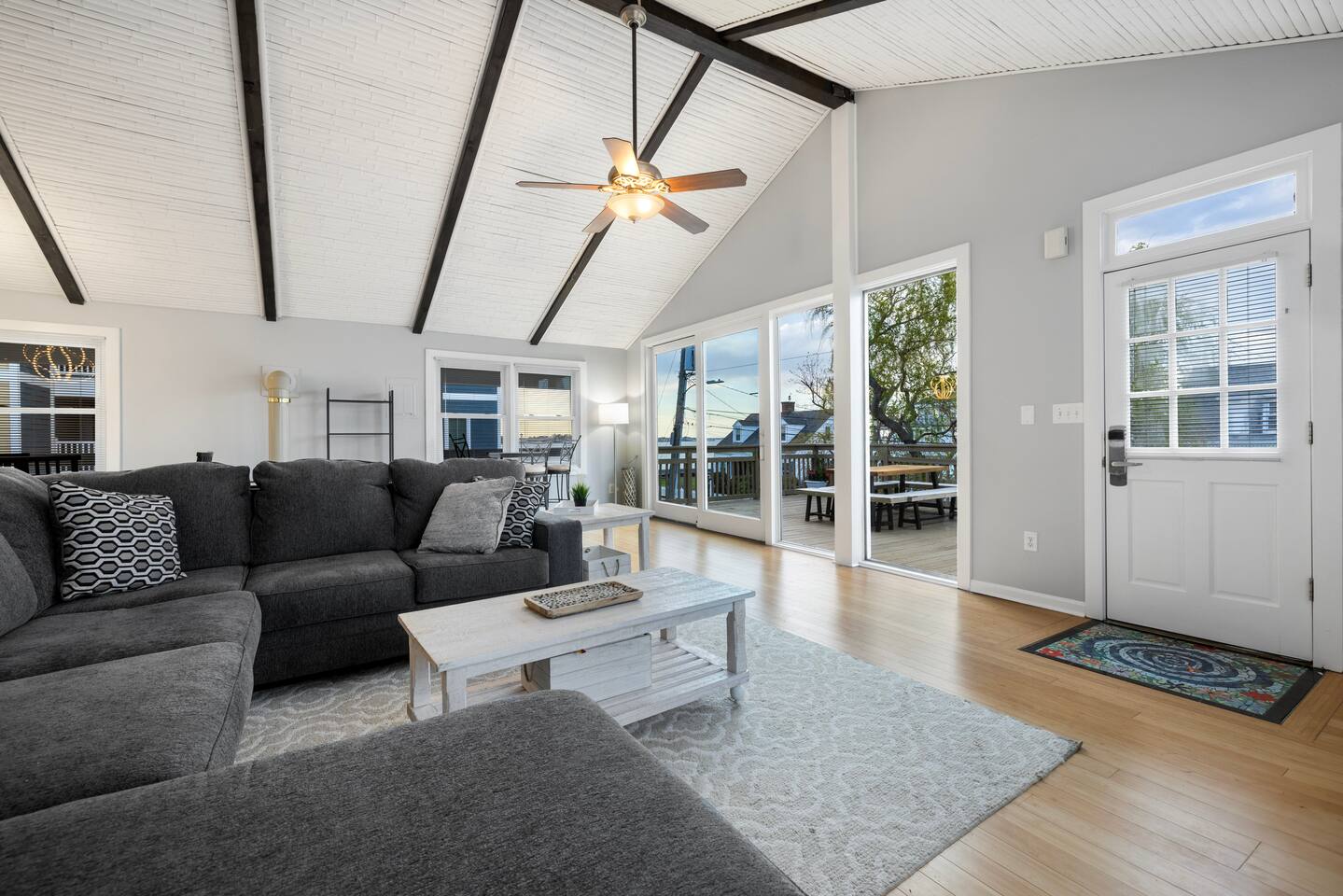 Large Family Haven: 3BR/2BA Near Beach & Bay