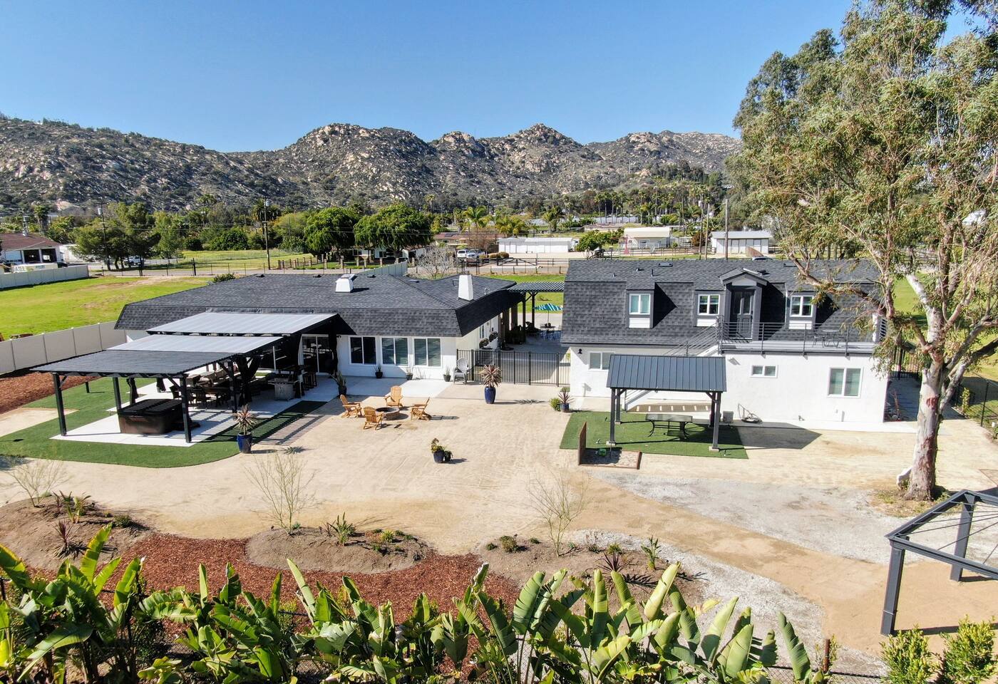 Rainbow Canyon Retreat: Spa, Fire Pit, Games Room