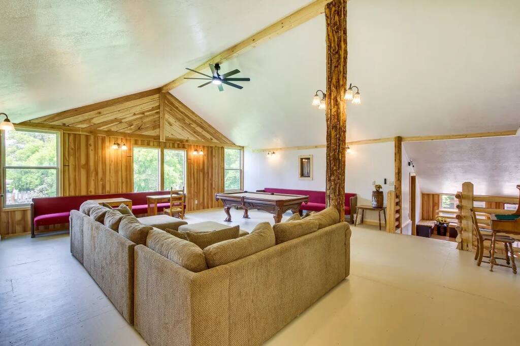 Bear Lake Family Reunions, Conferences Sleeps 39