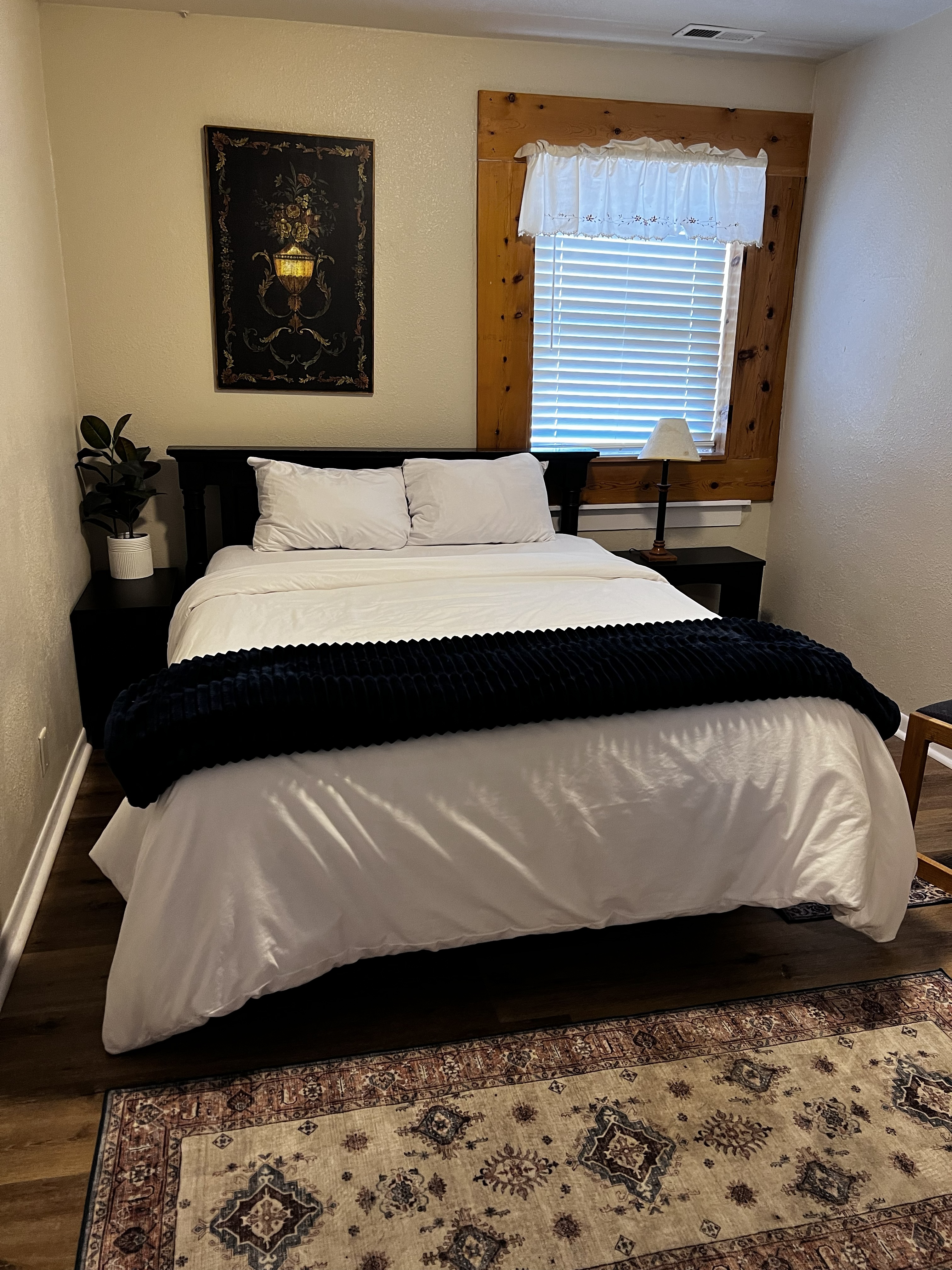 Bear Lake Private Apt. Sleeps 8  w Kitchen