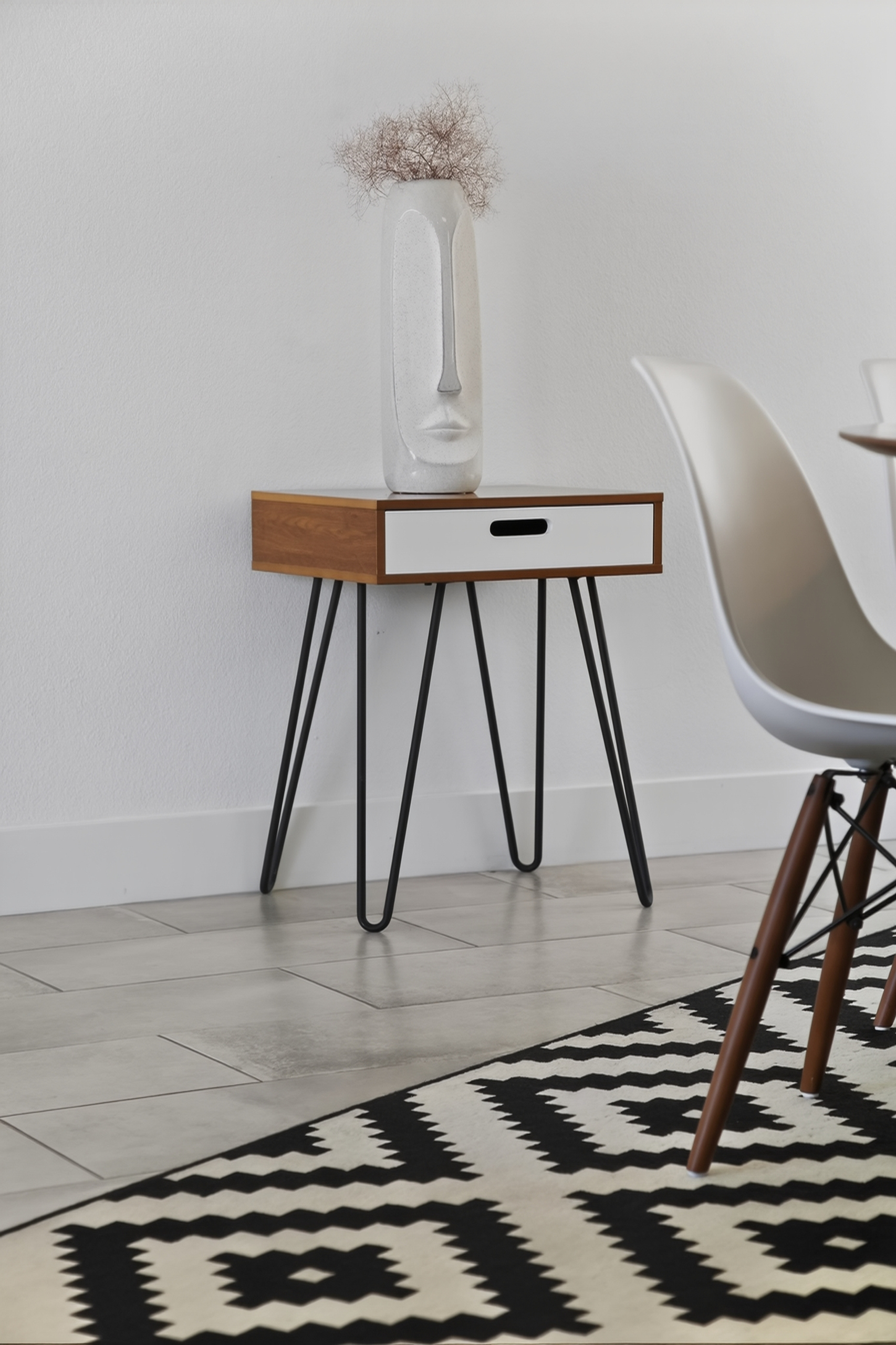 Stylish modern details with a chic side table and bold patterned rug
