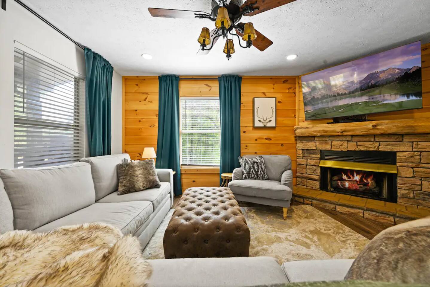 Smoky Mountain Retreat • Hot Tub • Sleeps 8
