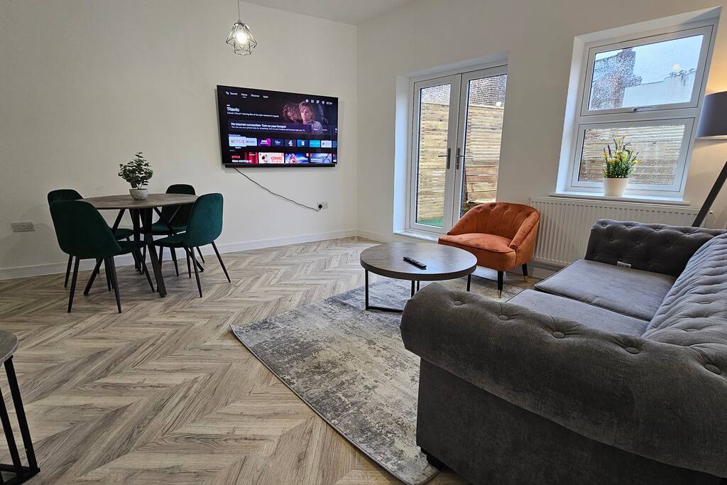 Camden Market - Modern 2BD with terrace! Flat A