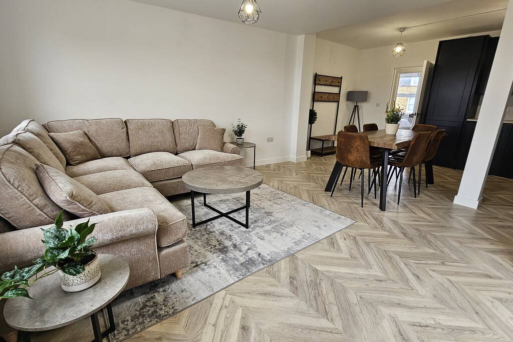 Camden Market - Modern 3BD with terrace! Flat C