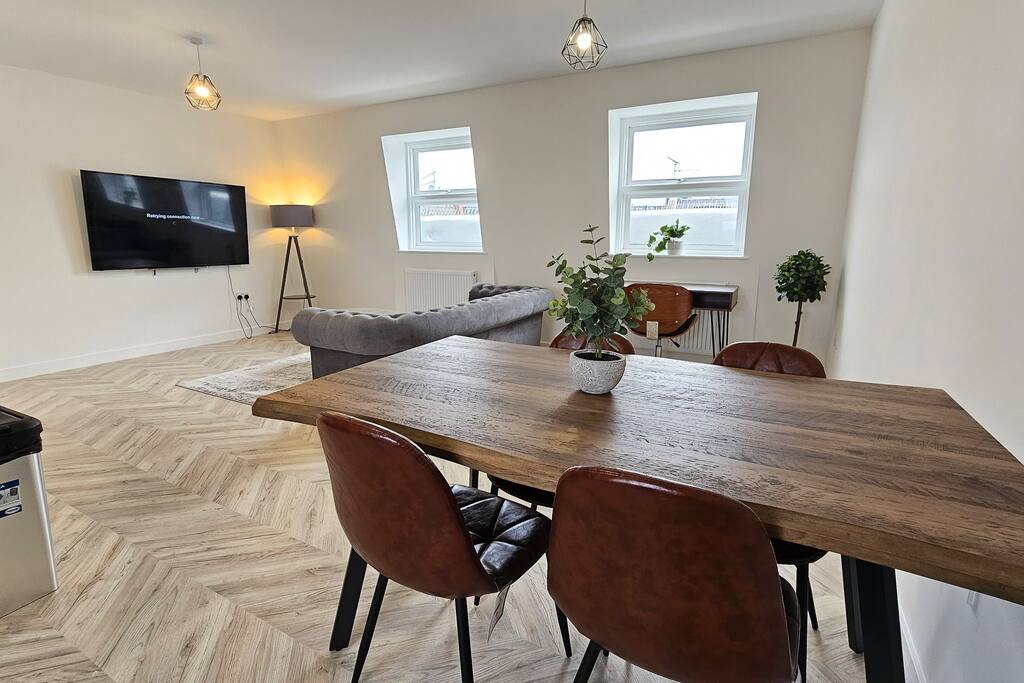 Modern 1BD Flat! Flat D