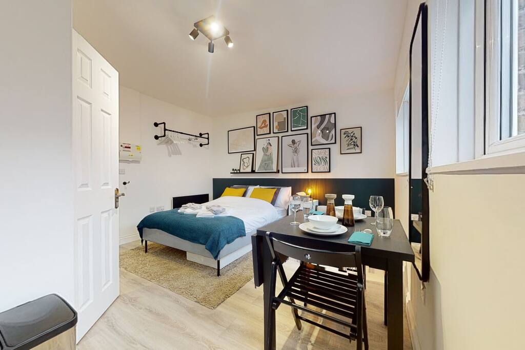 Modern Studio 5 - Regents Park