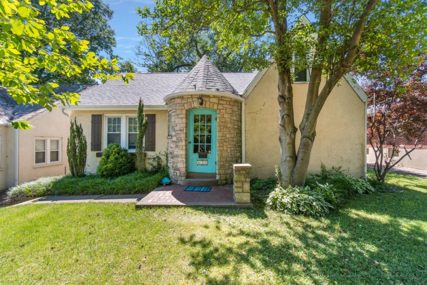 Private Main Level Nurse Retreat - Historic Home