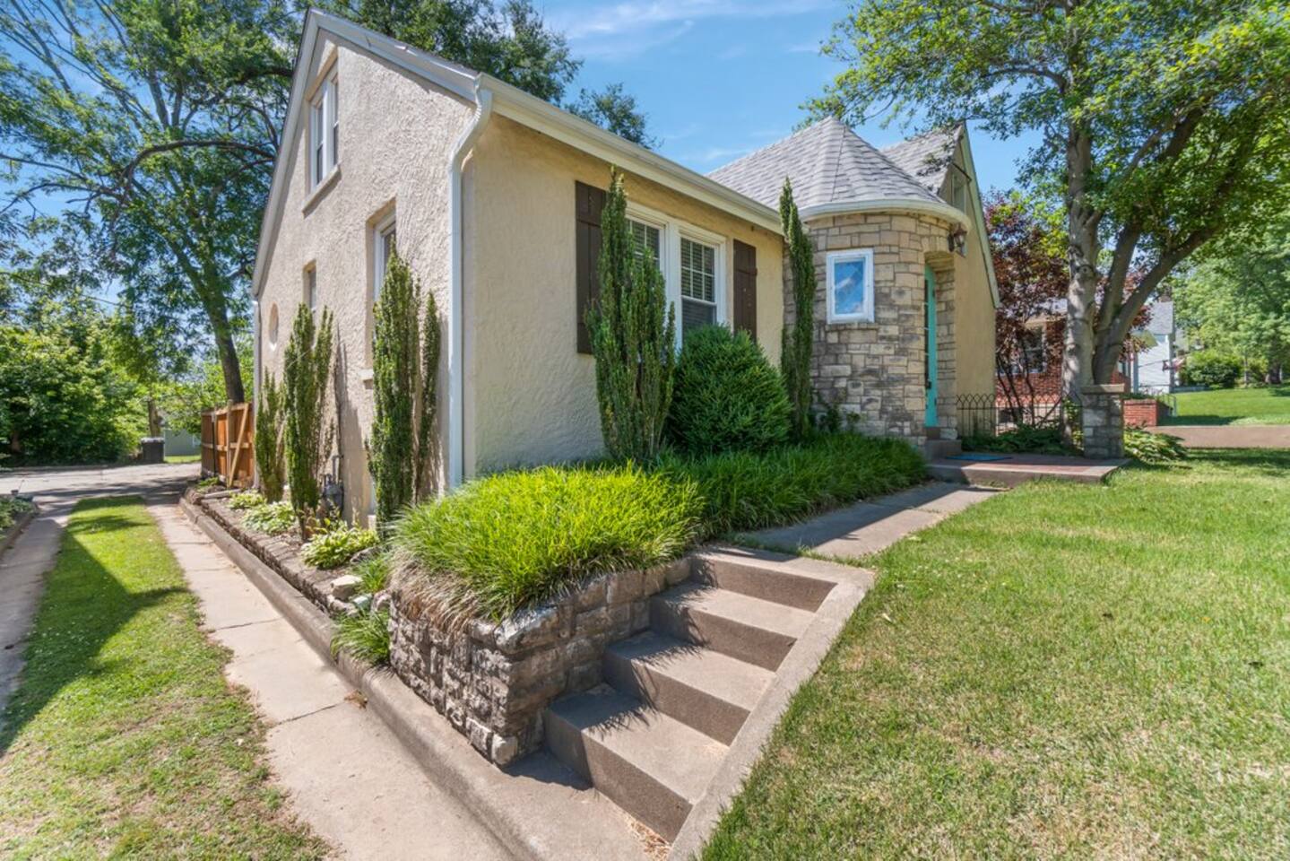 Private Lower-Level Nurse Retreat - Historic Home