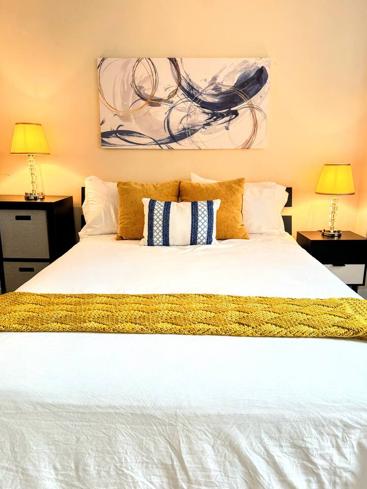 *NEW* Monument Views! Updated Studio w/ Gym, Pool