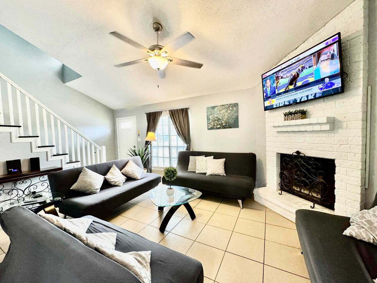 Gorgeous double master townhouse 15 min to beach