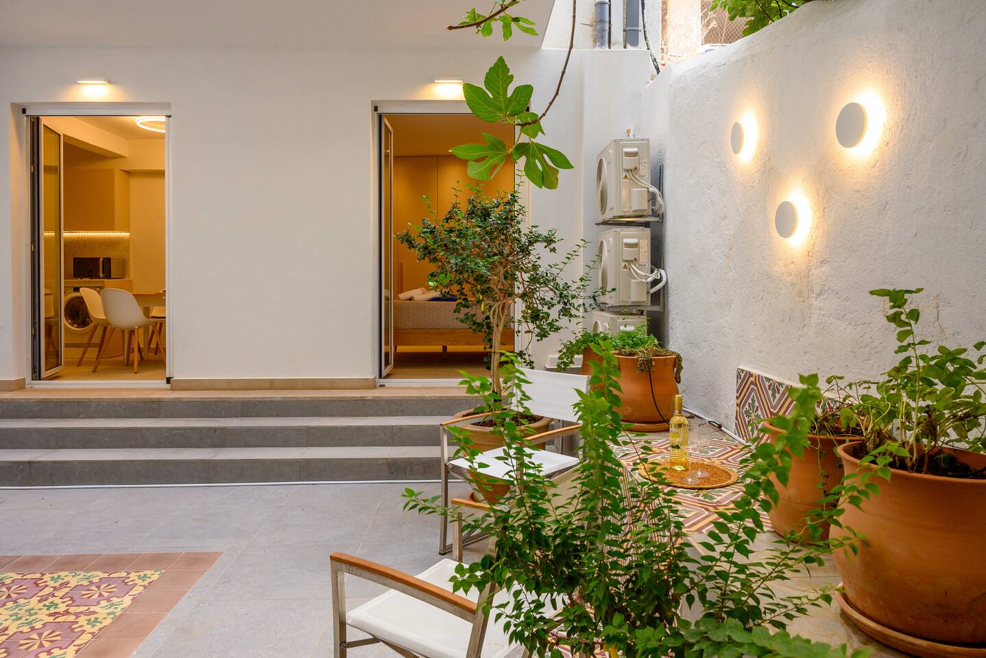 20 seconds to the beach deluxe Apartment