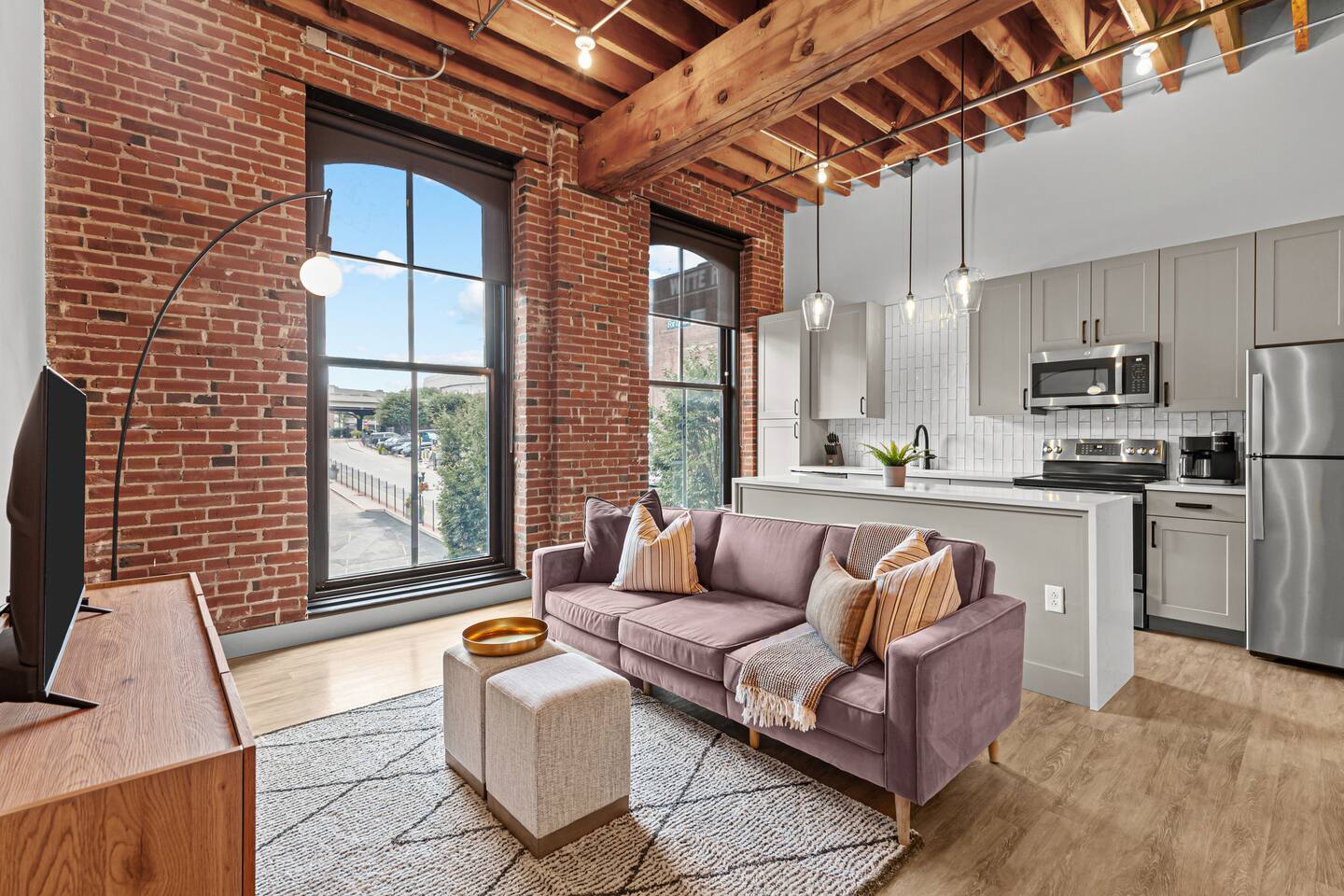 Brick & Bed Loft - Walk to Arch/Conventions/Casino