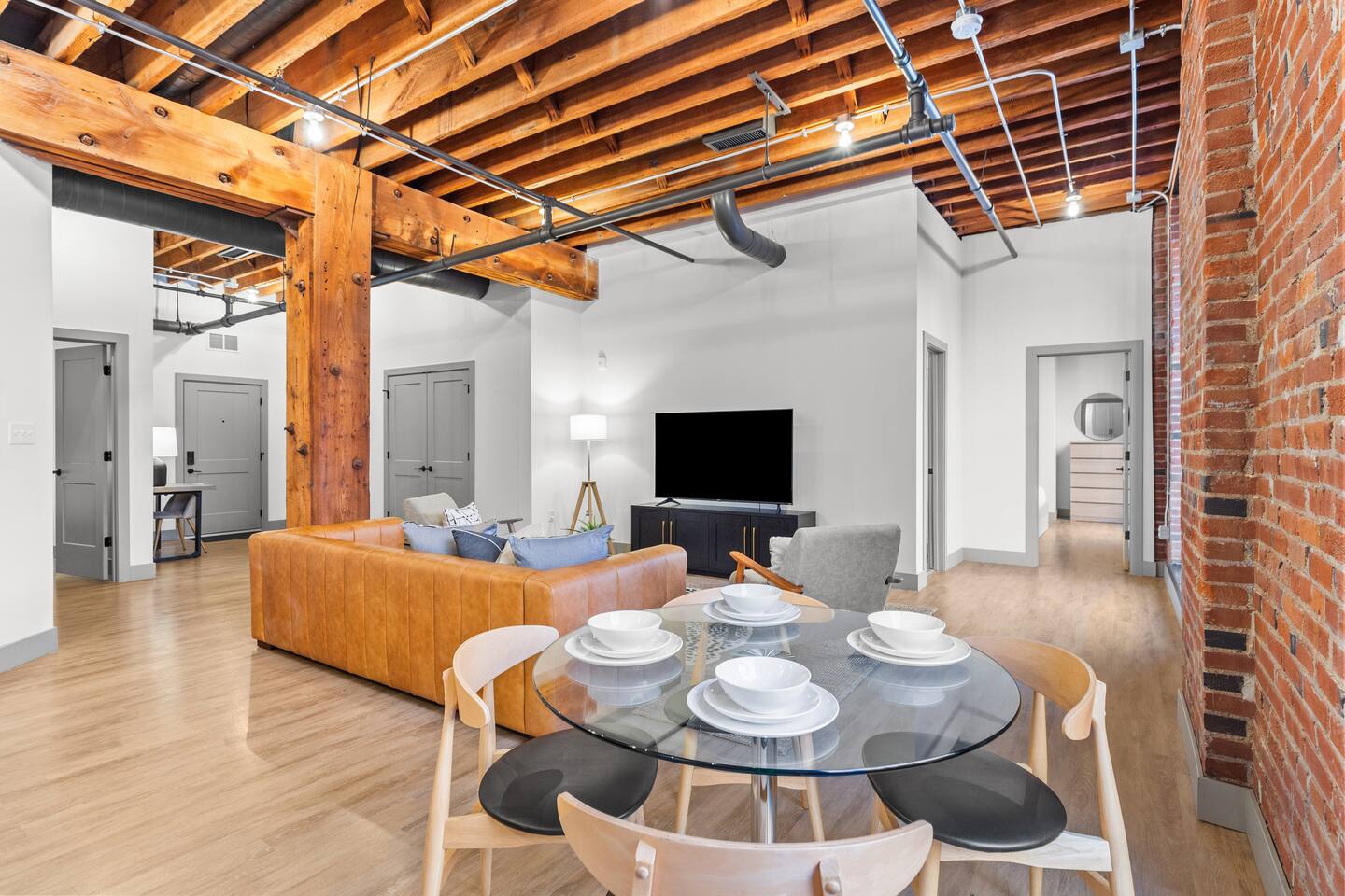 Brick & Bed Loft - Walk to Arch/Conventions/Casino