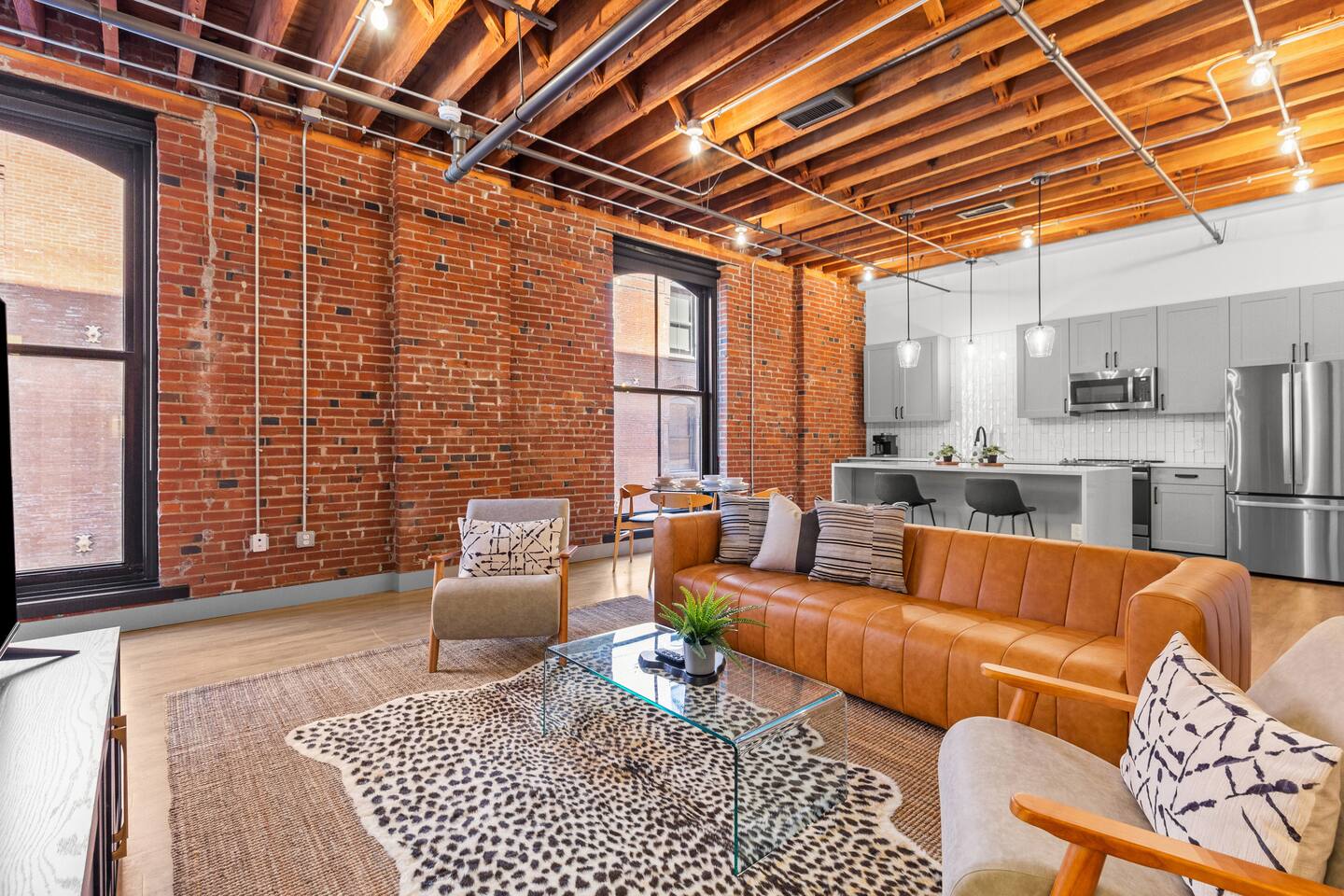 Brick & Bed Riverfront Lofts, G 304