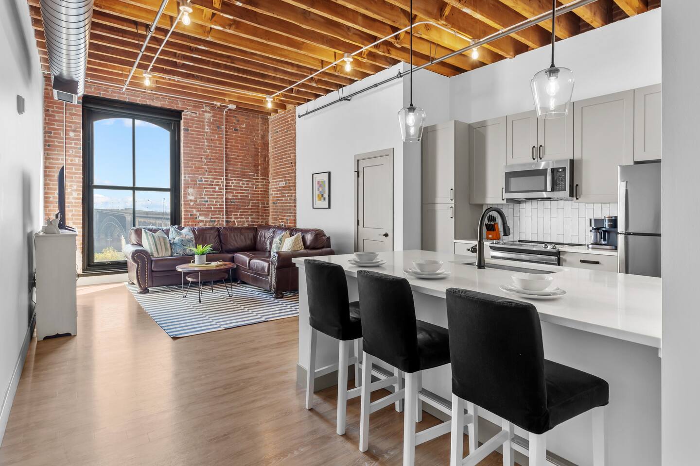 Brick & Bed, Riverfront Lofts, G 309