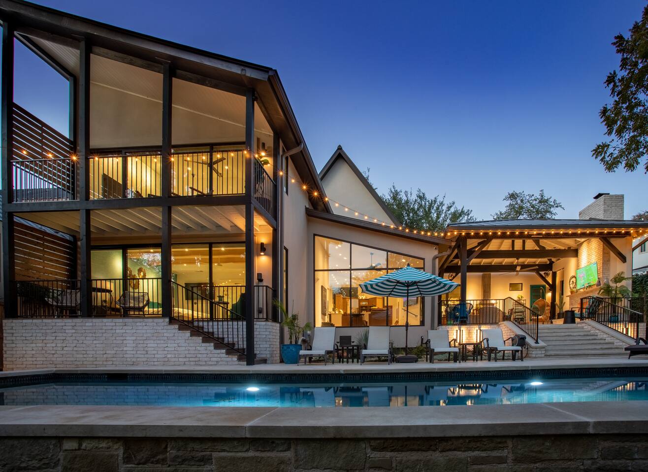 Luxury Home, Pool & Outdoor Living, 8 Min to DT