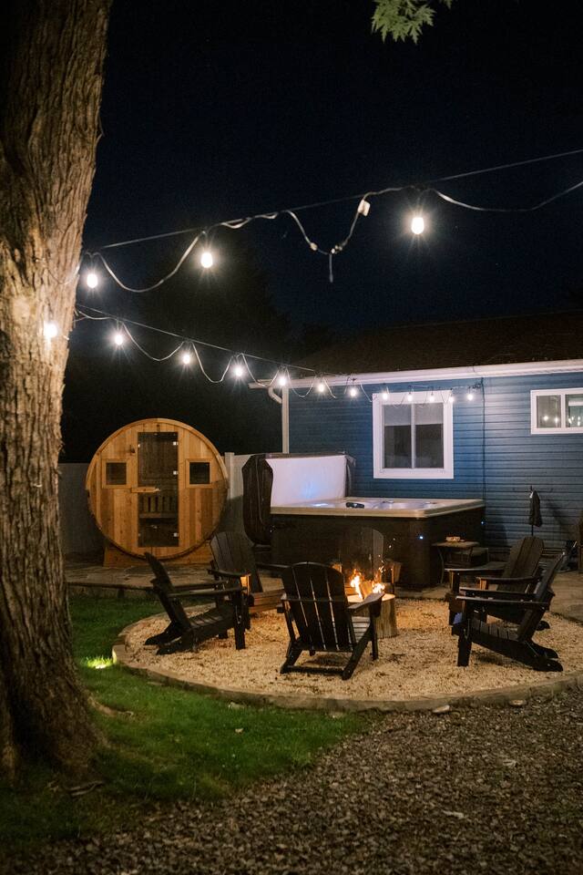 Walkable Dwntwn Black Mtn w/ hot tub & sauna