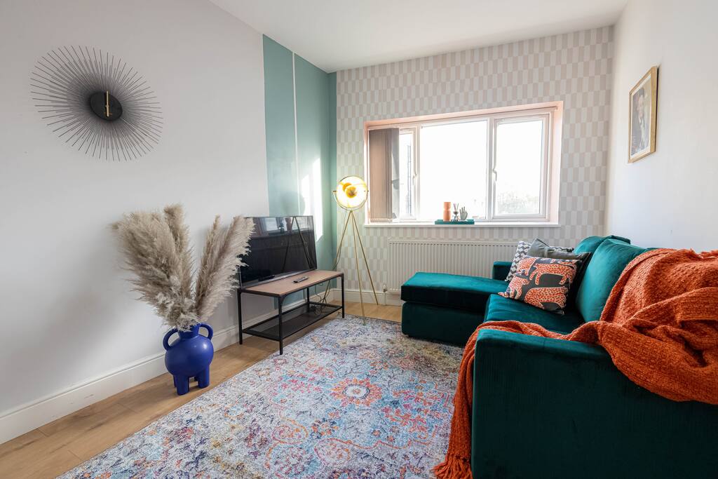Charming Chalk Farm - 4BD 2BATH - CF1