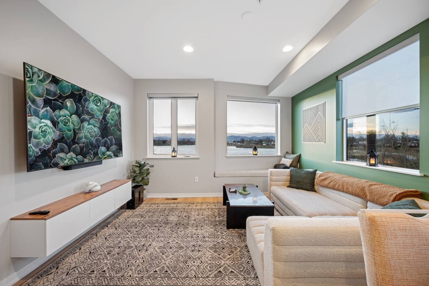 Lakehouse w. Sauna, Hot Tub, King Sleep Number Bed