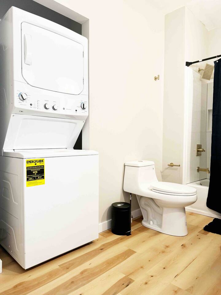 House of Color B | KING 1BD/1BA Apt near Downtown