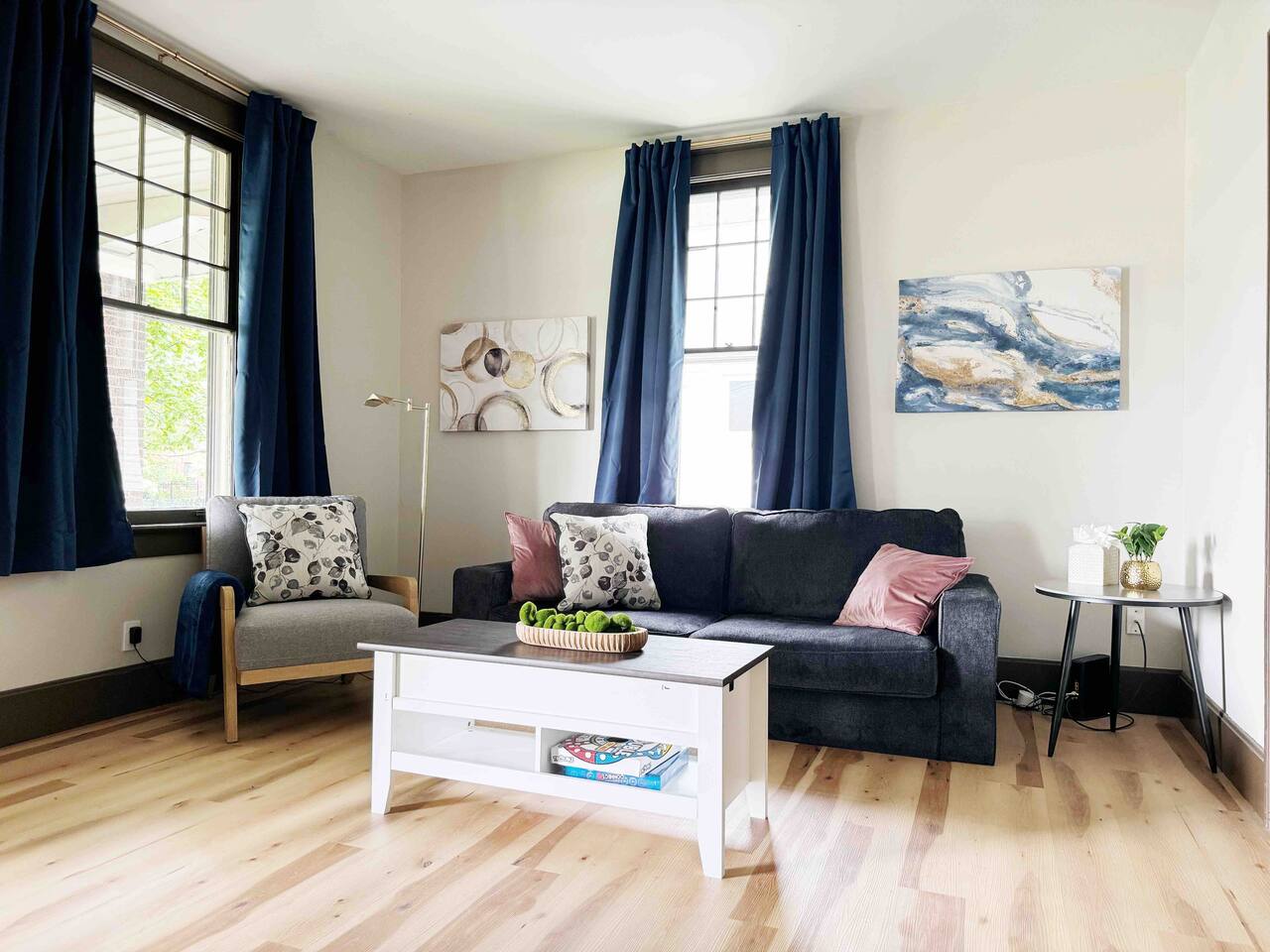 House of Color A | KING 1BD/1BA Apt near Downtown