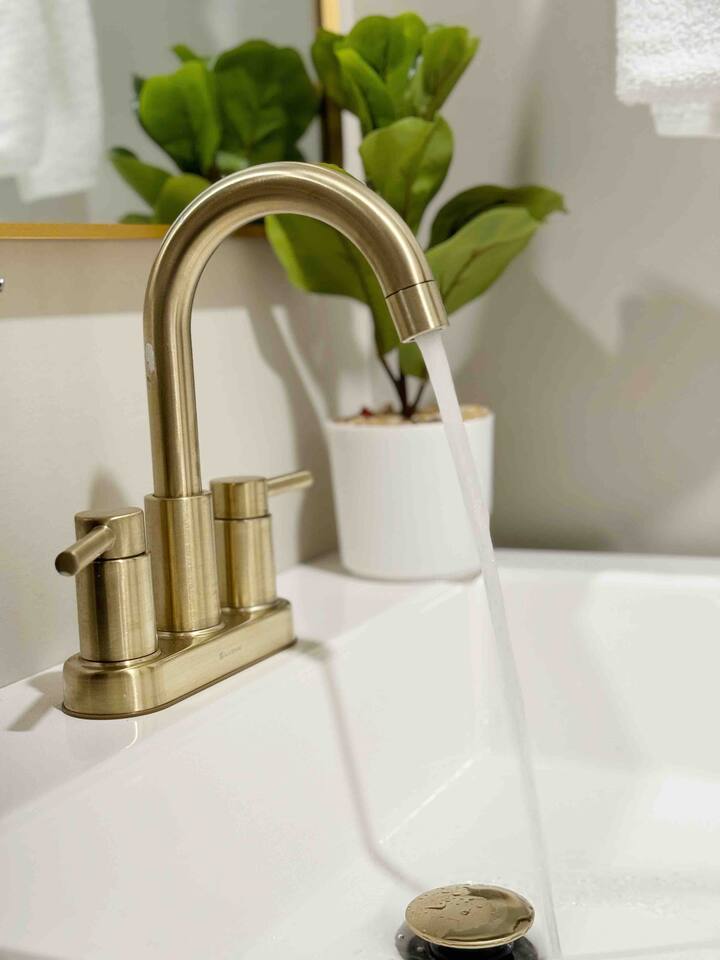 House of Color A | KING 1BD/1BA Apt near Downtown