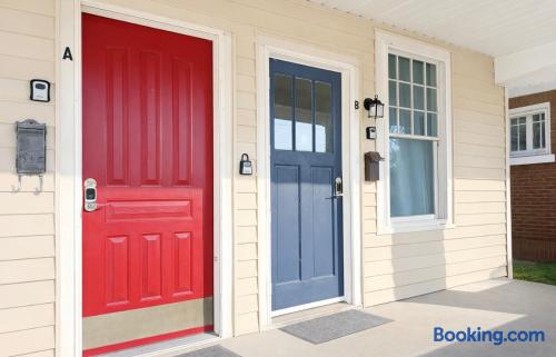 House of Color A | KING 1BD/1BA Apt near Downtown