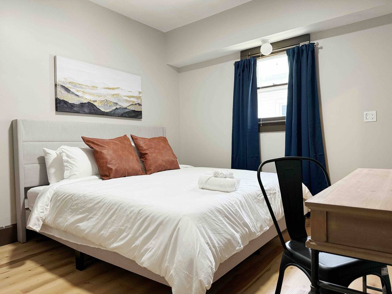 House of Color A | KING 1BD/1BA Apt near Downtown