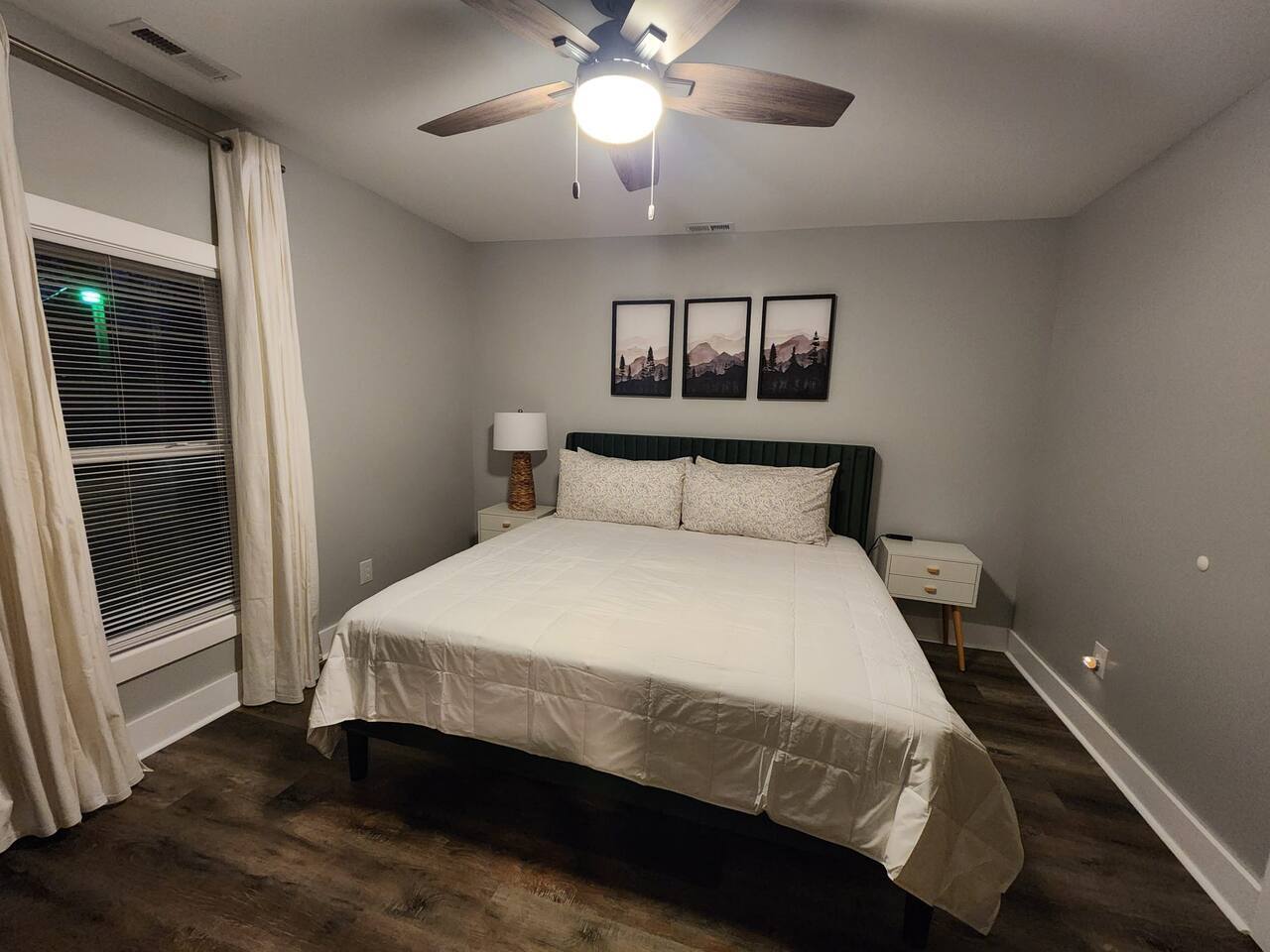 24 C King Room Close to DT GVL - Double Room