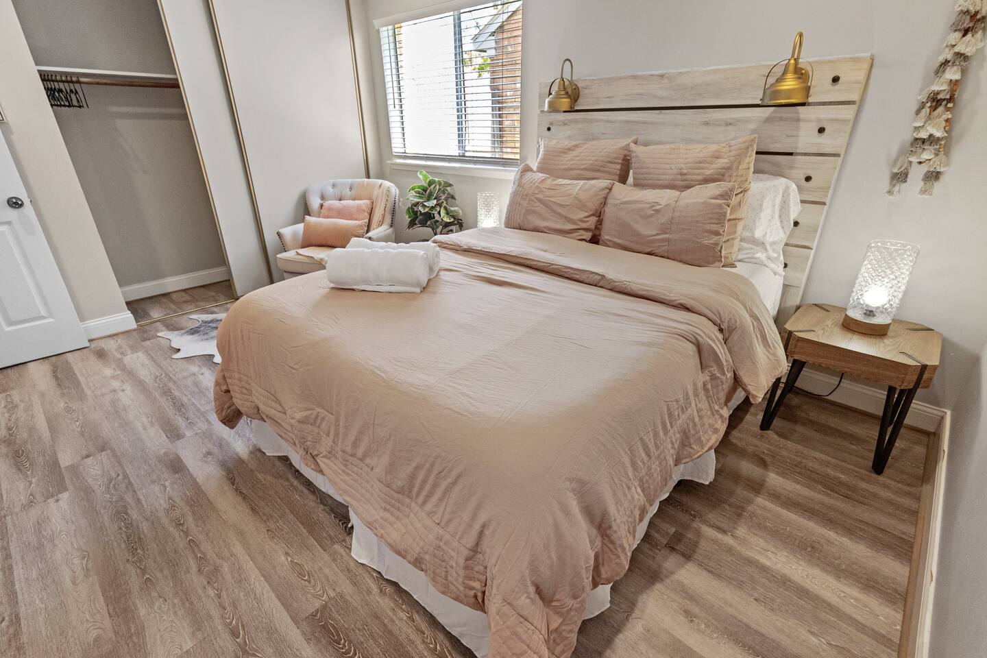 2BR Katy Retreat, Prime Location, Fast Wi-Fi - PVT