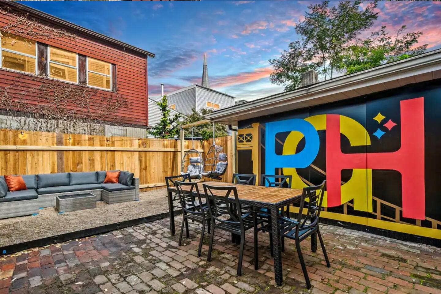 Cozy Southside Pitt home w/ Pool Table +Yard