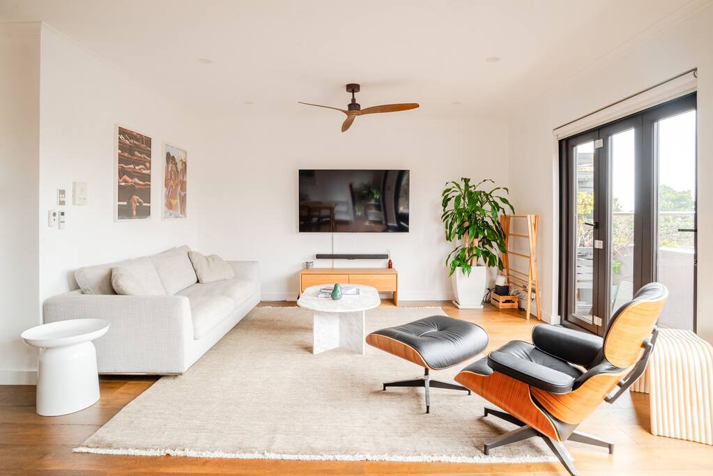 Former Warehouse, Super Quiet + Amazing Location