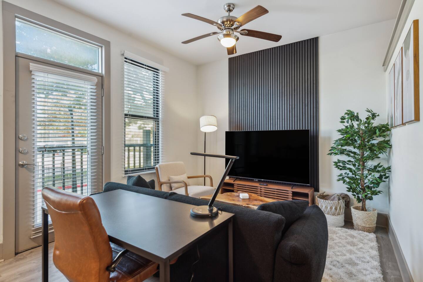 Uptown Gem. Perfect For Extended Stays!