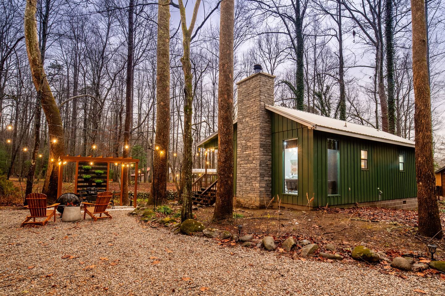 Peaceful Couples Retreat w/ Hot Tub & Firepit