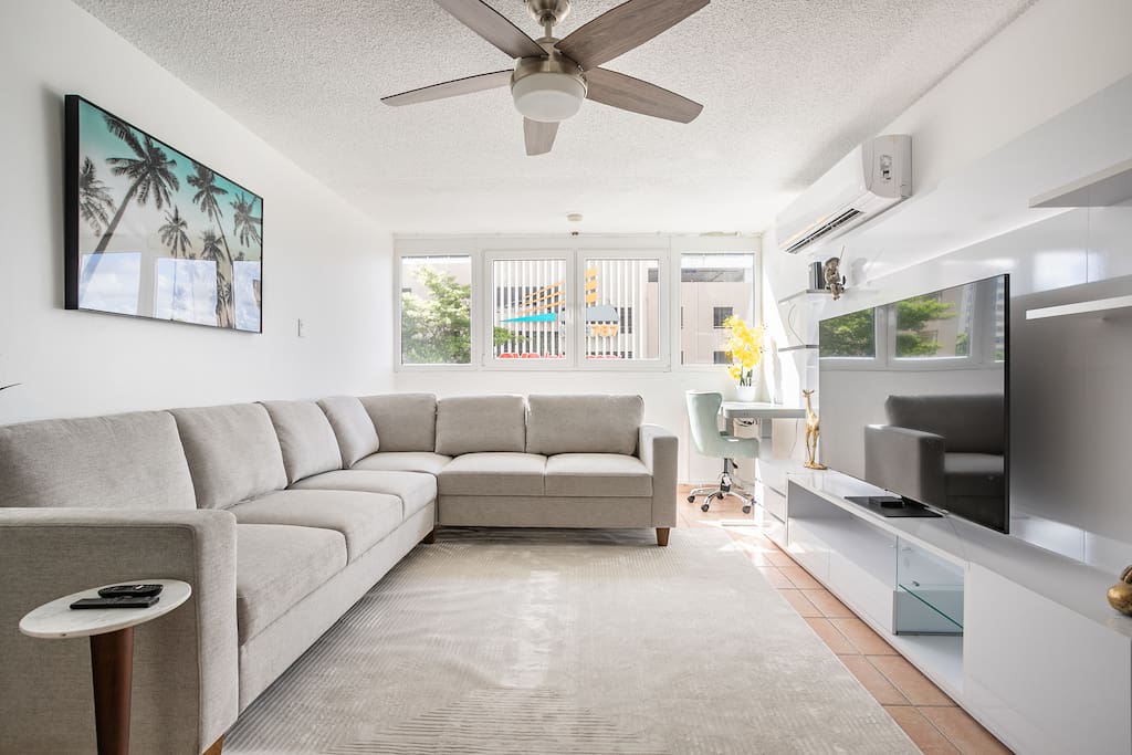 Modern Isla Verde Retreat w/ Pool, King Bed, PK