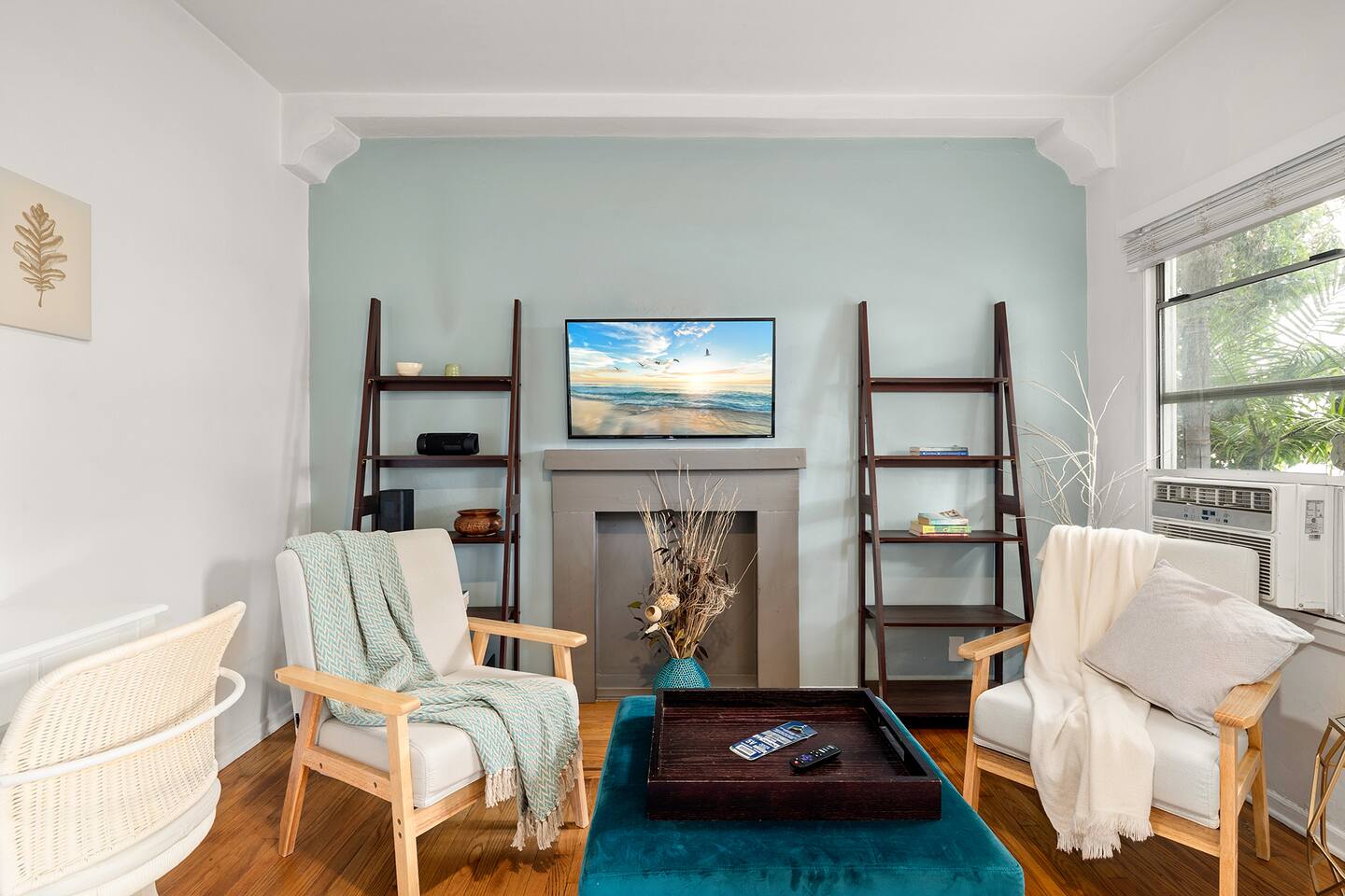 Lovely Santa Monica Chic 1BR W/D & Street Parking