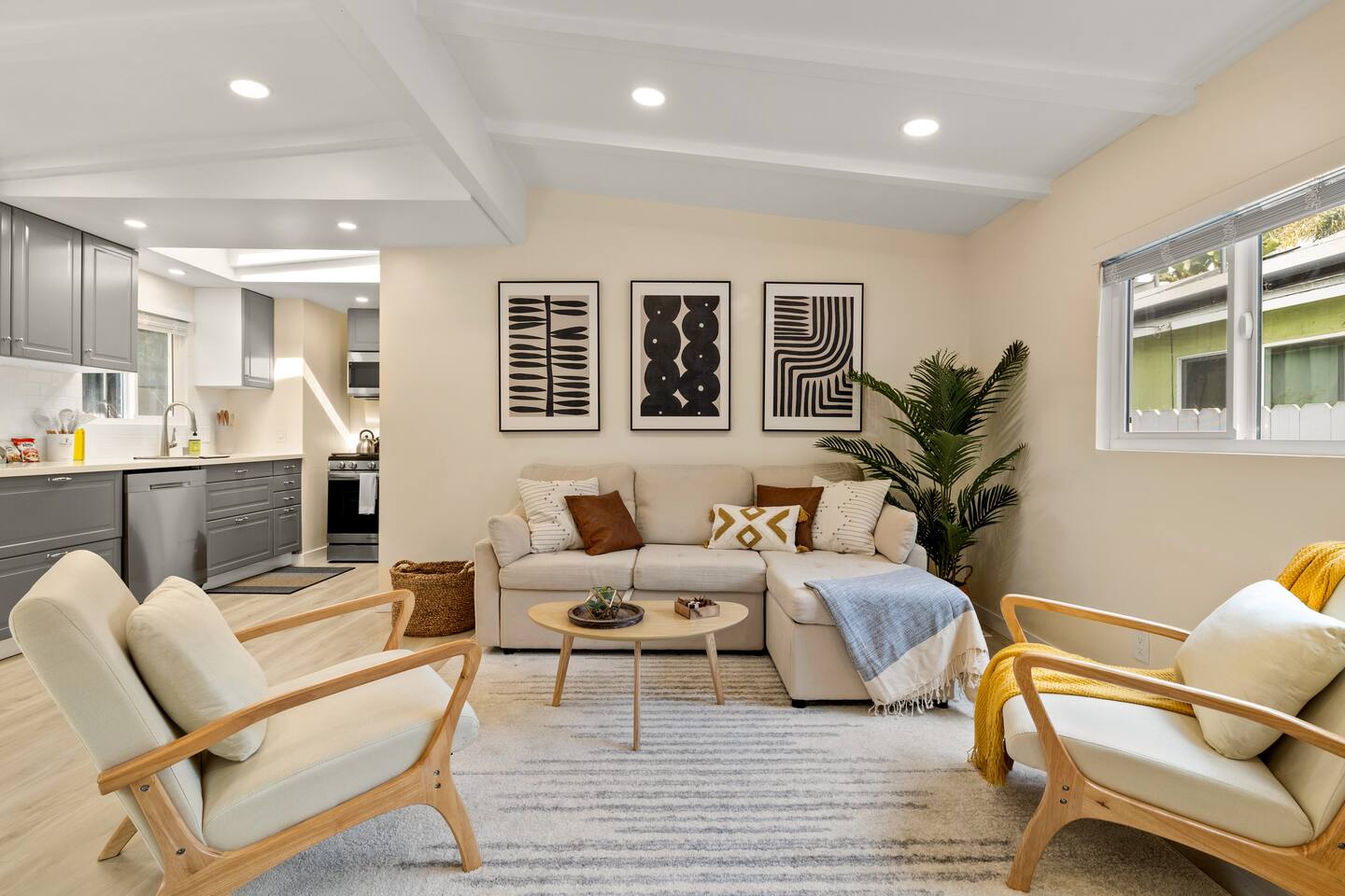 Charming Zen Venice Beach 3BR Home w/Patio & W/D