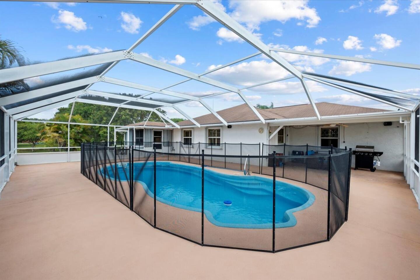 3 Bedroom Pool Home in PSL