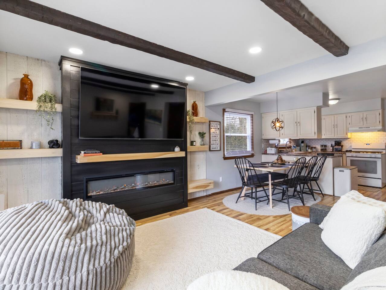 3-Bed Townhouse W/PKG 25M From Airport