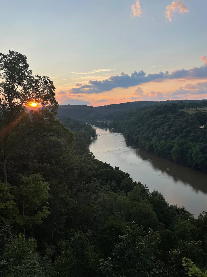 "Wild Wood Cabin" - Amazing New River Overlook!