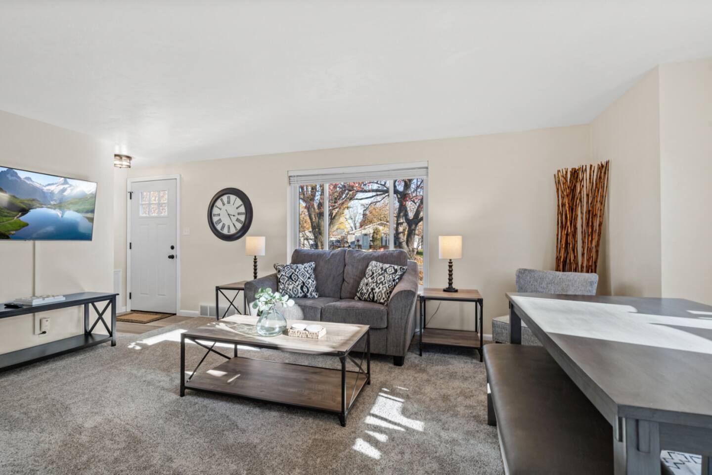 Modern on Oneida - Walk straight to Lambeau!