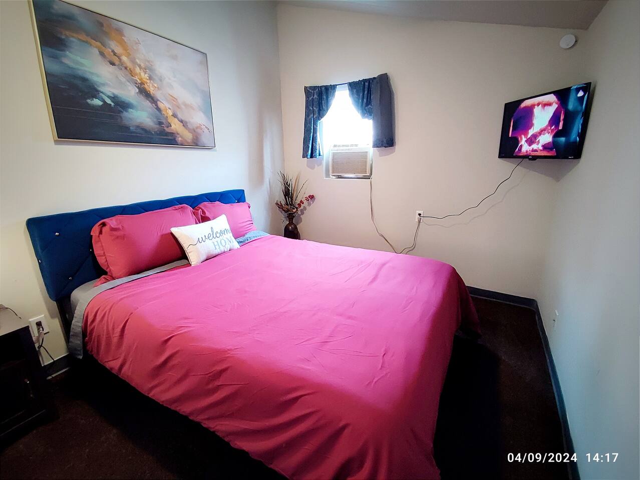 Private UNIT with QUEEN BED-Downtown Indianapolis