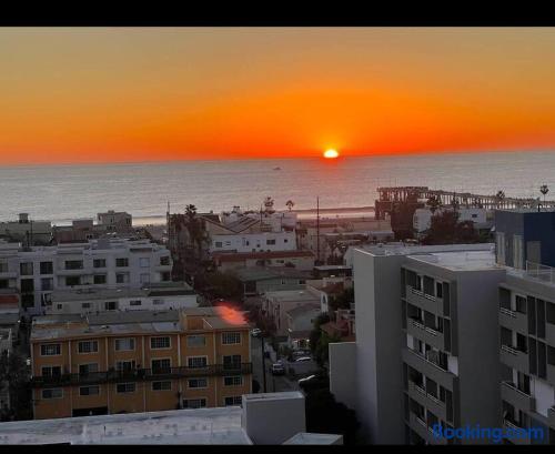 Sleep 7 Ocean View Two Bedroom Venice Beach 5 min Walk