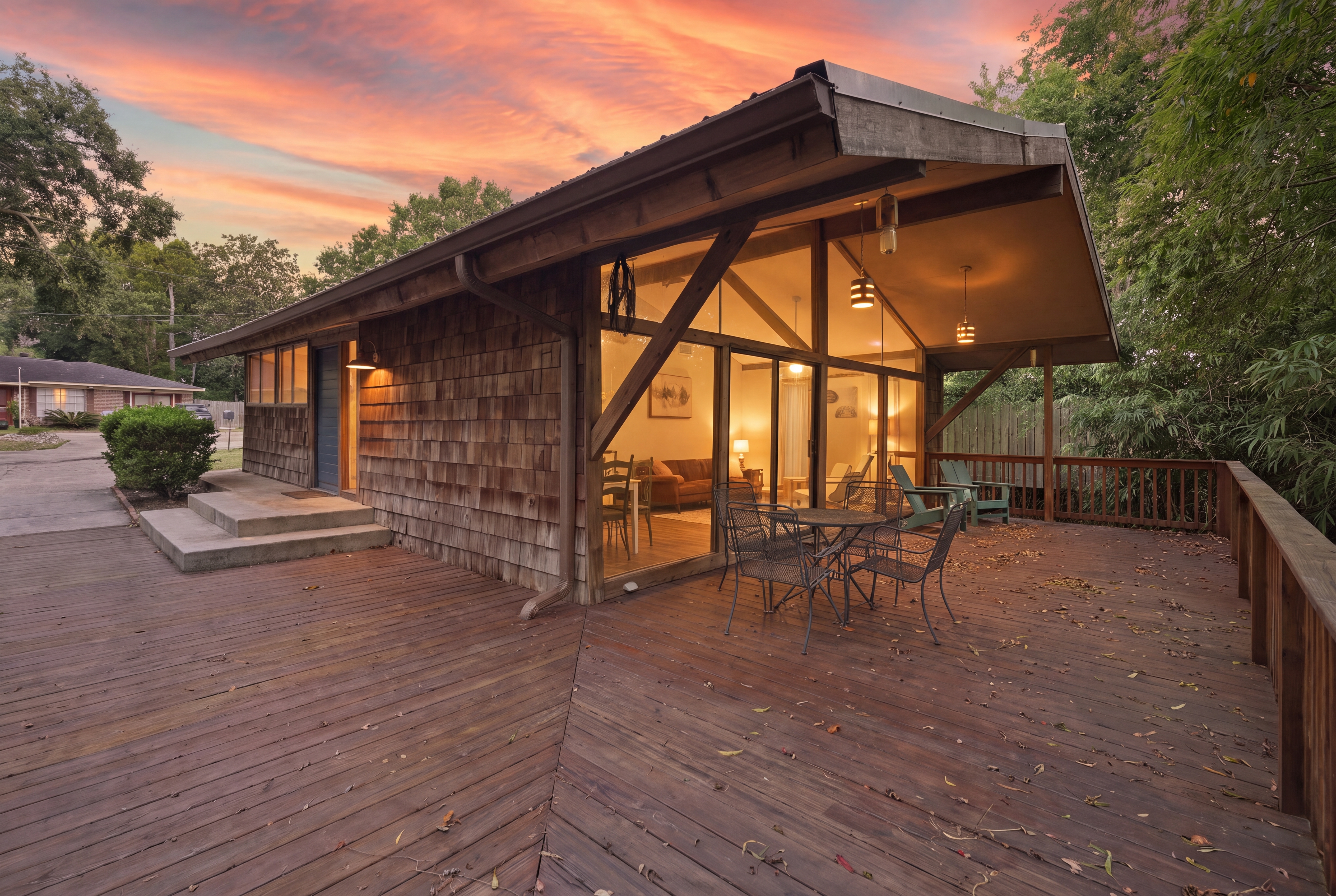 The Bayou Bungalow, 0.5m to East Beach in OSMS!